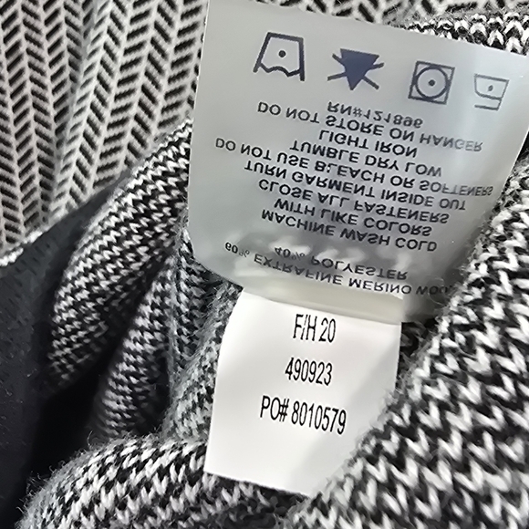 Title Nine Sweater Womens Medium Black Merino Wool Pullover Barra Mock Neck - Picture 9 of 11